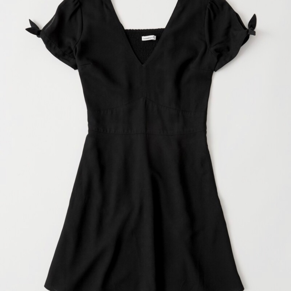 Abercrombie V Neck Tie Sleeve Mini Dress